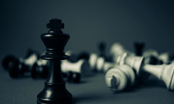 AI 超分辨率技术将低清 video 画质提升为高清的前后对比效果展示，科技感强